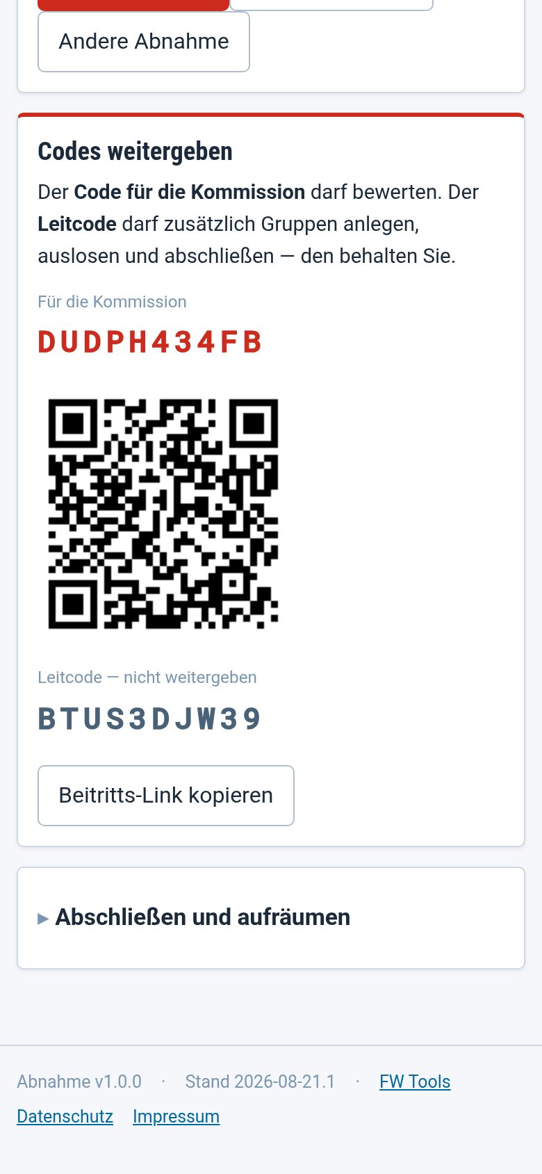 Die Karte „Codes weitergeben“ mit dem Code für die Kommission und einem QR-Code